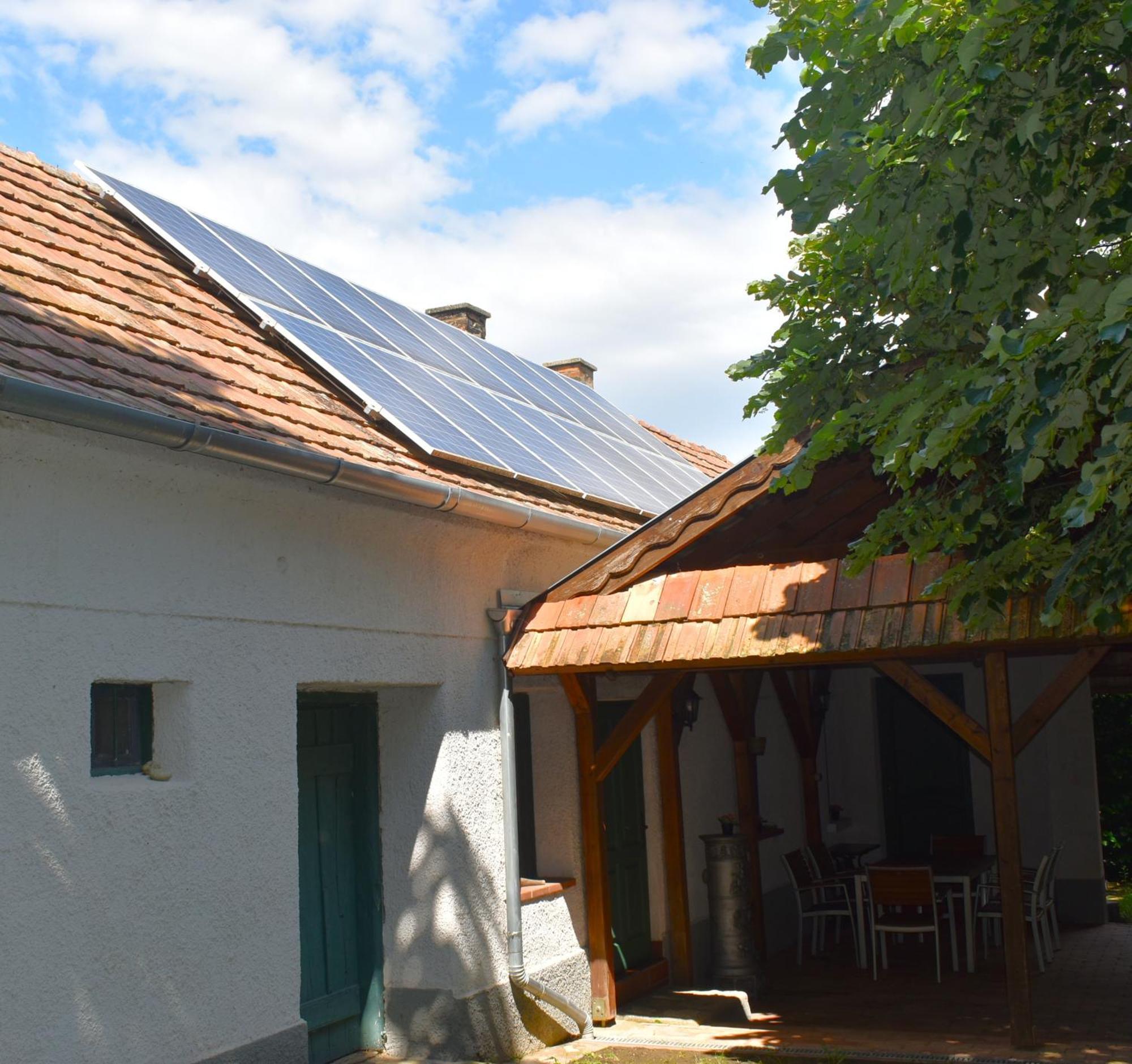 Balatoni Zoeldkapus Vendeghaz Villa Lesencetomaj Екстериор снимка