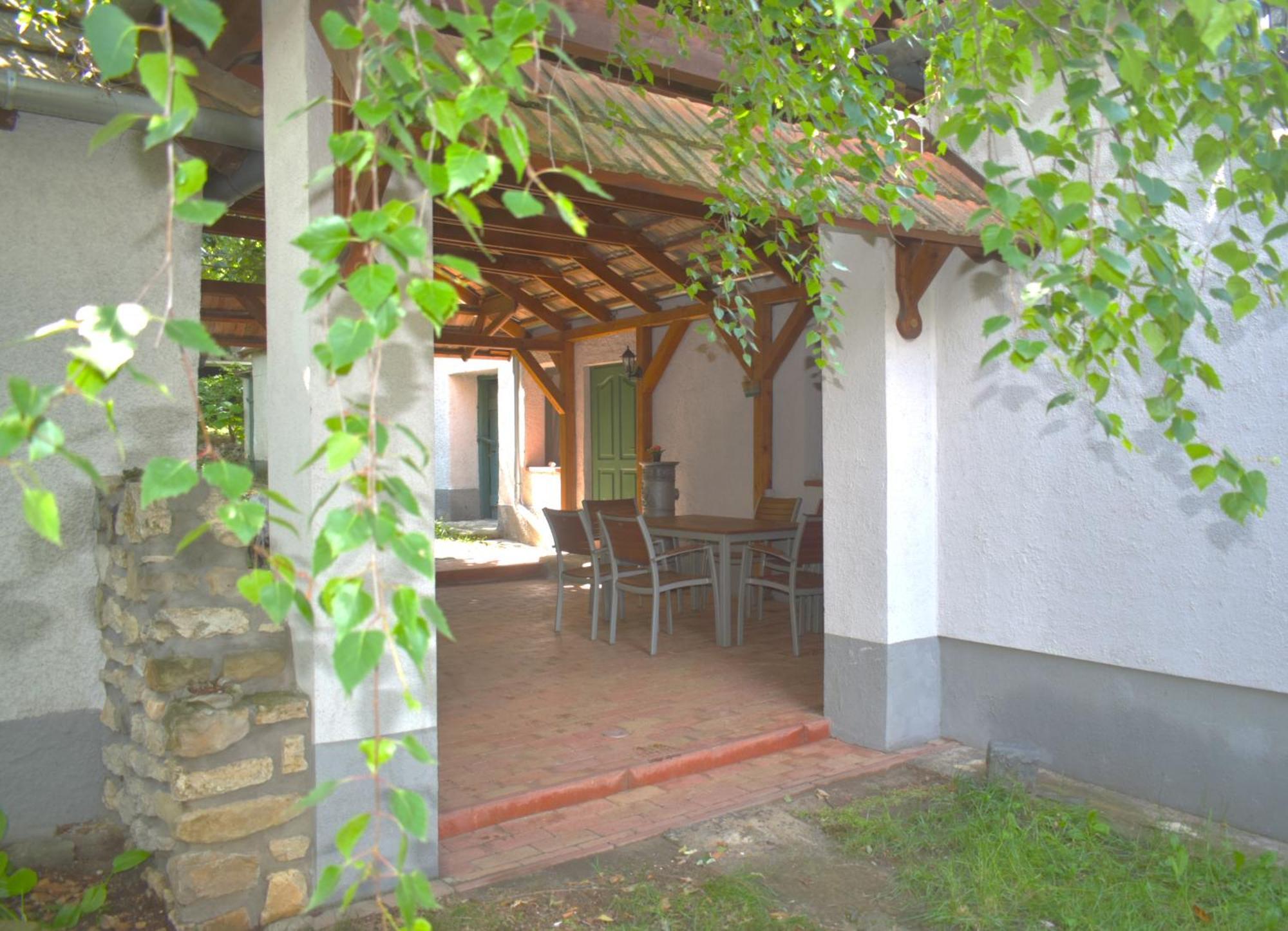 Balatoni Zoeldkapus Vendeghaz Villa Lesencetomaj Екстериор снимка